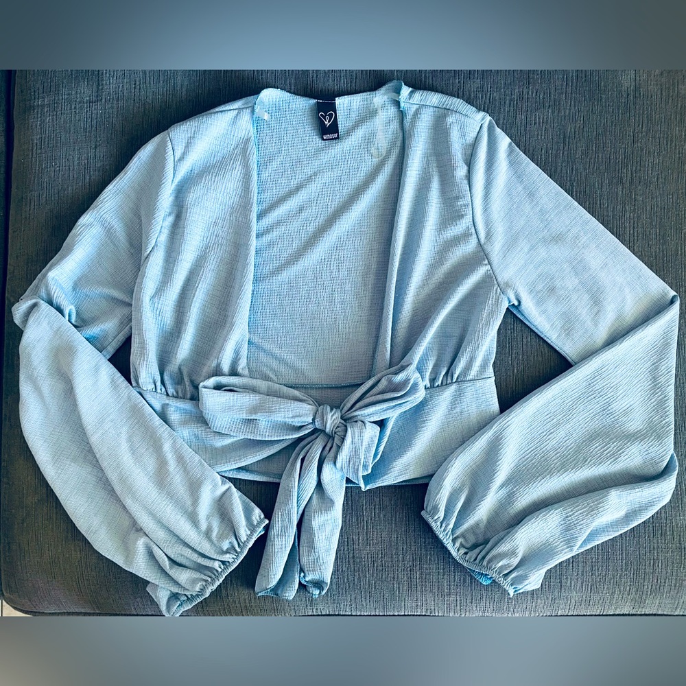 NWOT - Windsor brand - Crop Top With Tie in Front - Size Small